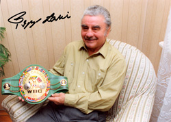 A WBC világbajnoki övével